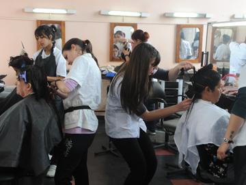 Mujeres trabajando Mujeres trabajando