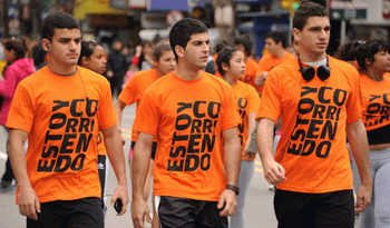 Participantes de la edición 2013 de la 5k "Ser joven no es delito" (Foto archivo SCI)