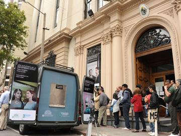 Público esperando para realizarce una coximetría