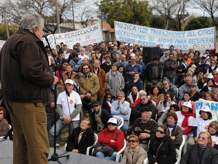 José Mujica realizó un acto público en el marco de su visita a la ex textil Paylana