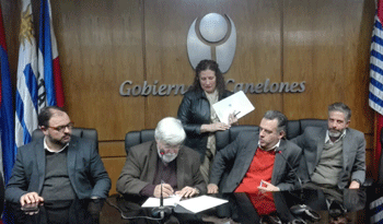 Ministro Eduardo Bonomi en firma de convenio