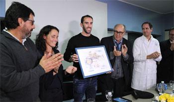 Diego Godín es nombrado padrino del hospital Pereira Rossell