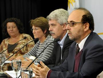 Ministro Eduardo Brenta hablando en la conferencia