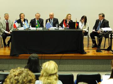 Autoridades en conferencia