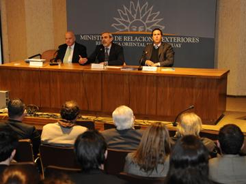 Secretario general de OEA, José Miguel Insulza, subsecretario Luis Porto y prosecretario Diego Cánepa