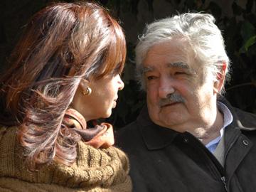 Presidentes de Uruguay, José Mujica, y de Argentina, Cristina Fernández
