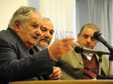 Presidente Mujica en conferencia de prensa junto a las nuevas autoridades