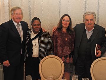 Vicepresidente Danilo Astori, Beatriz Ramírez de INMUJERES, Diana González y Presidente José Mujica