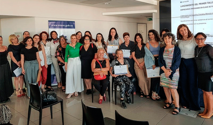 Entrega de premios a mujeres del Ministerio de Industria, Energía y Minería