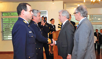 El Presidente Tabaré Vázquez impone en el cargo a los dos nuevos comandantes de la Fuerza Aérea