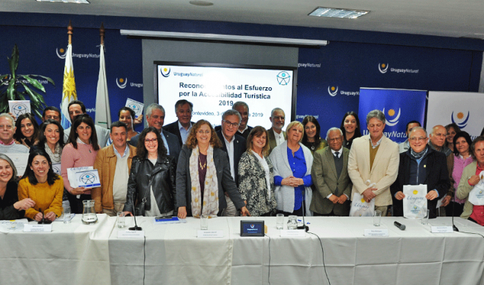Autoridades junto a premiados en la cuarta entrega de los Reconocimientos al Esfuerzo por la Accesibilidad Turística