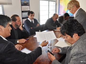 Autoridades de la ANP y de la Administración de Servicios Portuarios de Bolivia reunidos en puerto de Nueva Palmira