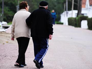 Ancianos caminando