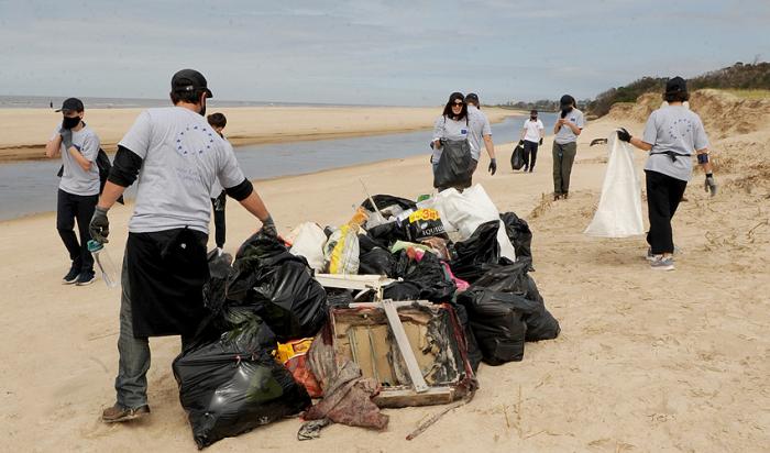 Jornada de limpieza de playas