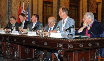Firma del compromiso contra las noticias falsas