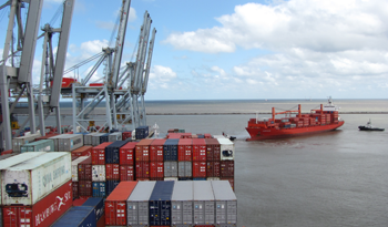 Contenedores en puerto de Montevideo
