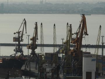 Grúa en el puerto