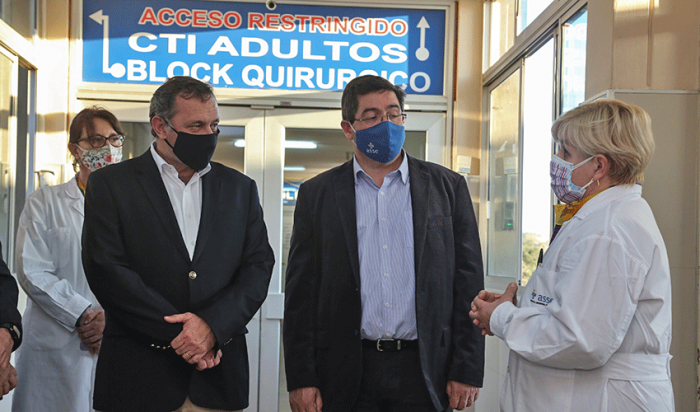 Álvaro Delgado y Leonardo Cipriani visitan Hospital de Salto