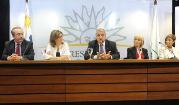 Autoridades en presentación del primer programa de nivel terciario no universitario en gestión pública