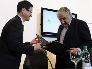 Presidente José Mujica y Tatsuo Yamakawa