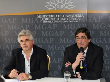 Ministro de Ganadería, Tabaré Aguerre y el presidente del Banco de Seguros del Estado, Mario Castro