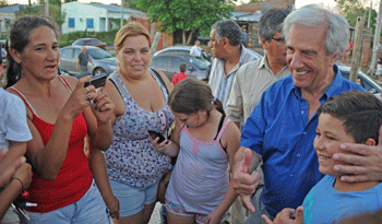Presidente Vázquez con ciudadanos