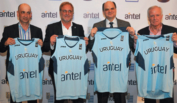 Presentación de la marca Antel en la camiseta de la selección uruguaya de basquetbol