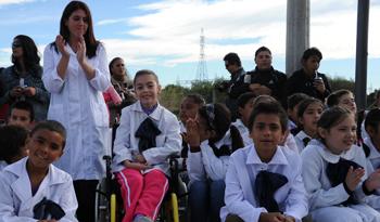 Niños en recreo escolar