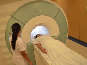 Paciente utiliza resonador magnético en el departamento de Paysandú