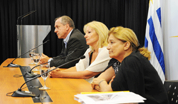 La ministra de Vivienda, Ordenamiento Territorial y Medio Ambiente, Eneida de León, explica alcances de las tarifas de OSE