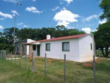 Vivienda rural en campos concedidos por el Instituto Nacional de Colonización