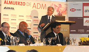 Mesa de ADM que presidió el encuentro con Tabaré Vázquez