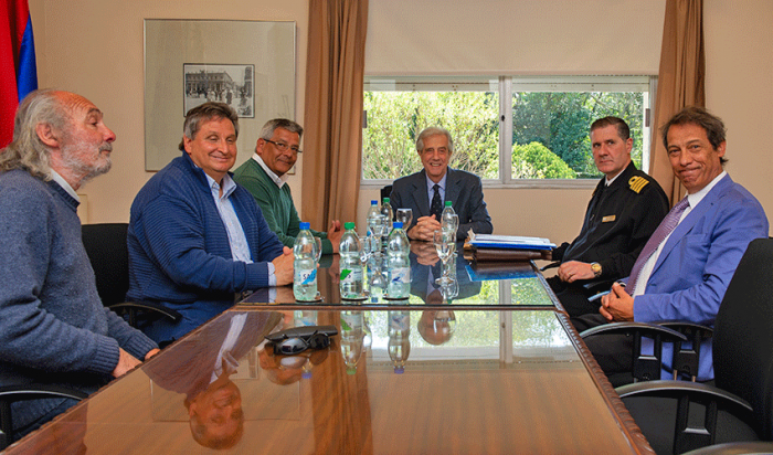 Presidente Vázquez en reunión con alcaldes