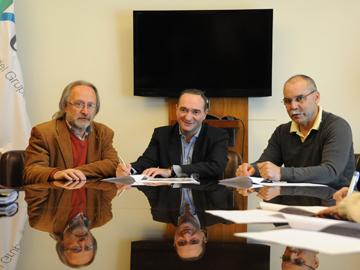 Autoridades de la Junta Nacional de Drogas en la firma de convenios