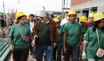 Presidente Mujica dialoga con participantes del Plan Juntos