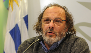 El ministro Daniel Olesker defiende políticas sociales