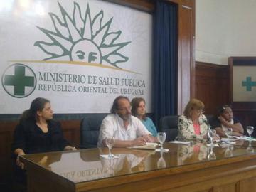 Autoridades en conferencia de prensa
