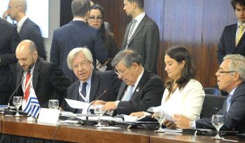 El canciller Rodolfo Nin Novoa junto al ministro Danilo Astori en la reunión del Consejo del Mercado Común