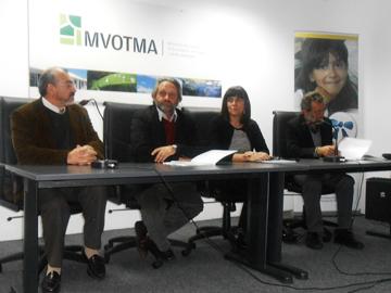 Autoridades de Gobiernos y de la Educación en la presentación del libro