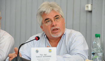 Ministro de Ganadería, Agricultura y Pesca, Tabaré Aguerre, en Consejo de Ministros