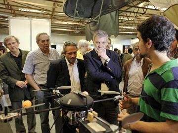 Ministros visitan muestra de ingeniería