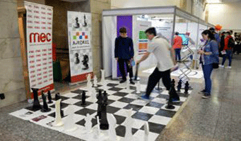 Jóvenes en Expo Educa