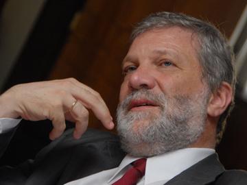 Ministro de Industria, Roberto Kreimerman.
