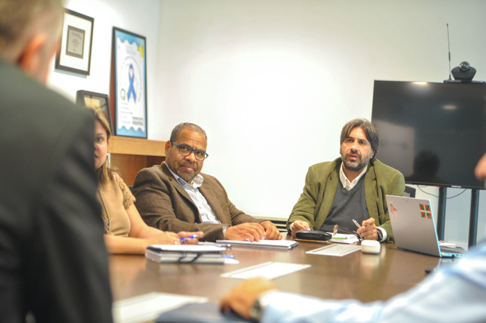 Marcelo Metediera y autoridades en reunión de la comisión de seguimiento