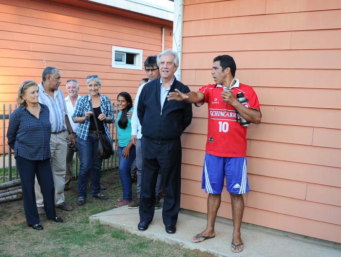 Presidente Vázquez en Barrio La Pedrera de la ciudad de Rivera Presidente Vázquez en Barrio La Pedrera de la ciudad de Rivera