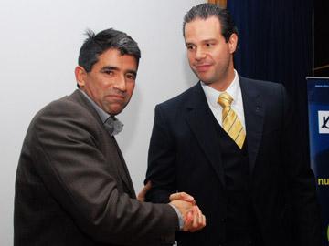 Presidente de ANCAP, Raúl Sendic saluda al presidente de Alfa Naval, Patricio Lezica