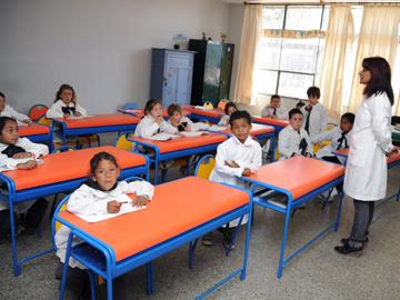 Estudiantes en salón de clase