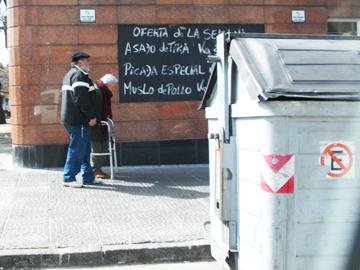 Adulto mayor en la calle