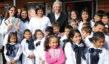 Presidente Tabaré Vázquez en la escuela de Bañado de Medina