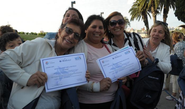 Diplomadas en atención a la dependencia